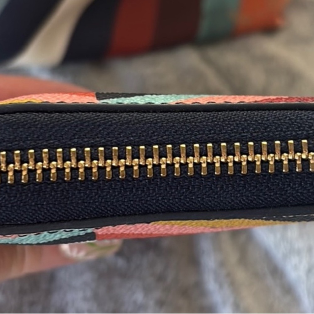 ⭐️SOLD⭐️ EUC Tory Burch Kerrington Diamond Square Zip Around Wallet - Picture 5 of 8